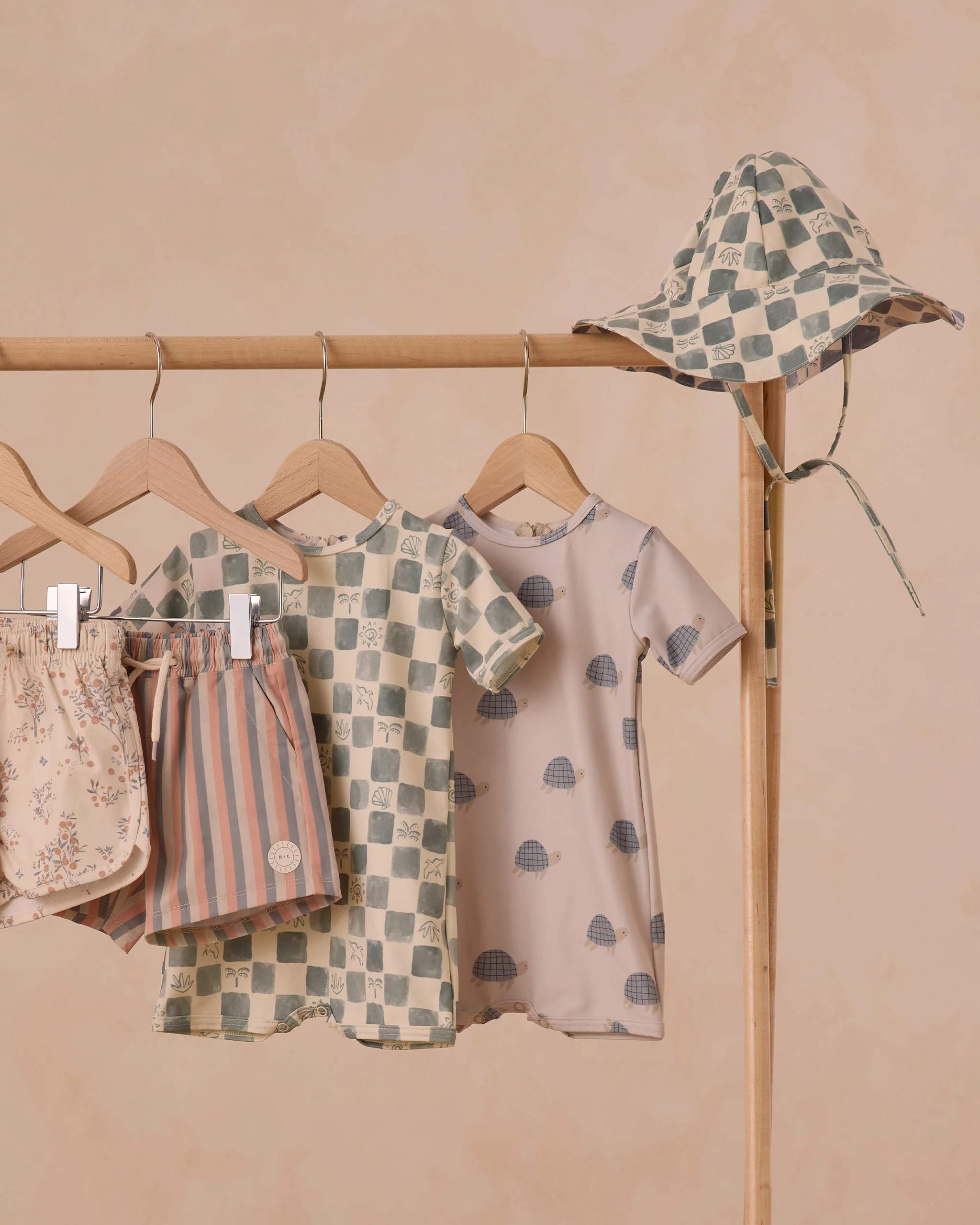 Discover the best summer essentials for babies! From breathable outfits to sun-safe gear, find everything you need to keep your little one cool, comfy, and protected for beach days, park strolls, and backyard fun. 