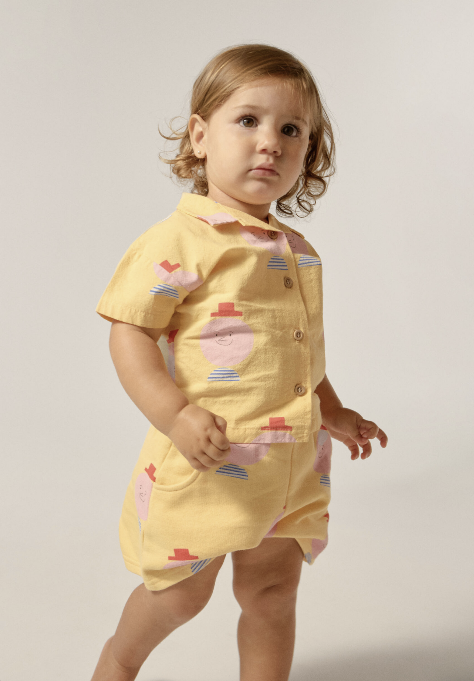  Discover the best summer essentials for babies! From breathable outfits to sun-safe gear, find everything you need to keep your little one cool, comfy, and protected for beach days, park strolls, and backyard fun. 