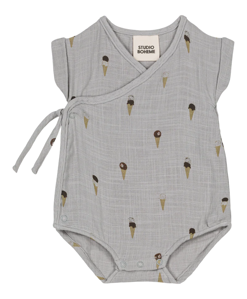  Discover the best summer essentials for babies! From breathable outfits to sun-safe gear, find everything you need to keep your little one cool, comfy, and protected for beach days, park strolls, and backyard fun. 
