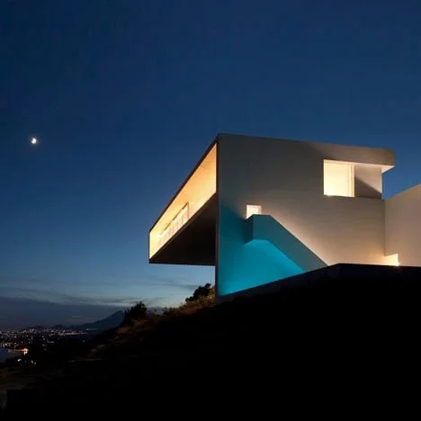dezeen_House-on-the-Cliff-by-Fran-Silvestre-Arquitectos_3sq-a.jpg