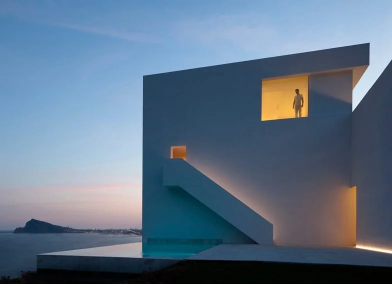 dezeen_House-on-the-Cliff-by-Fran-Silvestre-Arquitectos_7.jpg