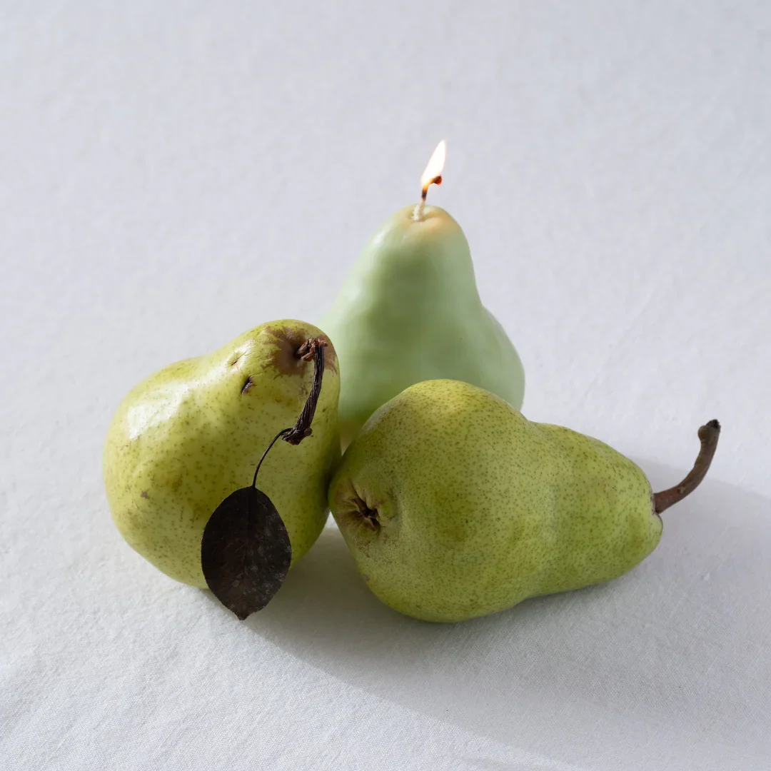 noonas-grocer-pear-candle.webp