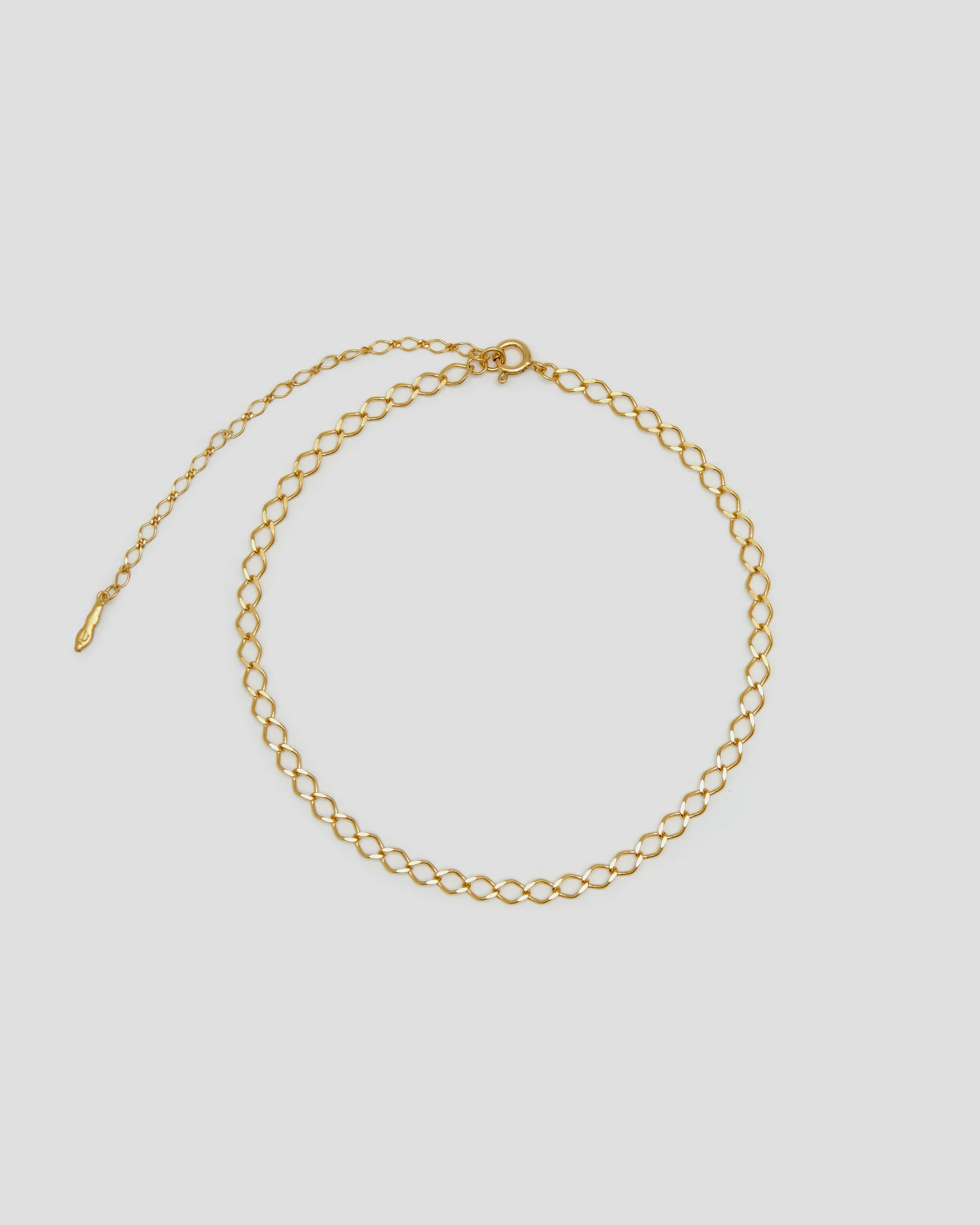 juliana-bezerra-necklace-gold.webp