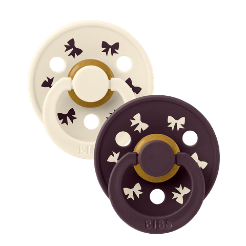11027102_5713795272518_BIBS_Colour_2pack_rnd_LTX_S1_Bow_Ivory_Plum_1_2000x2000Highres.png