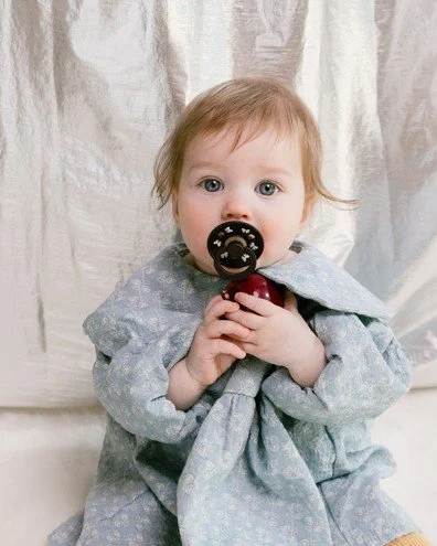 BIBS_AW25_Retro_Holiday_Model_2.jpg