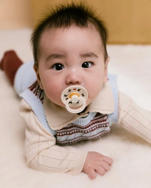 BIBS_AW25_Retro_Holiday_Model_3.jpg