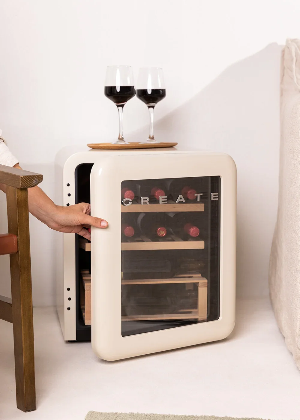 winecooler-retro-refrigerador-de-vinho-eletrico-de-estilo-retro-para-12-45-ou-76-garrafas.webp