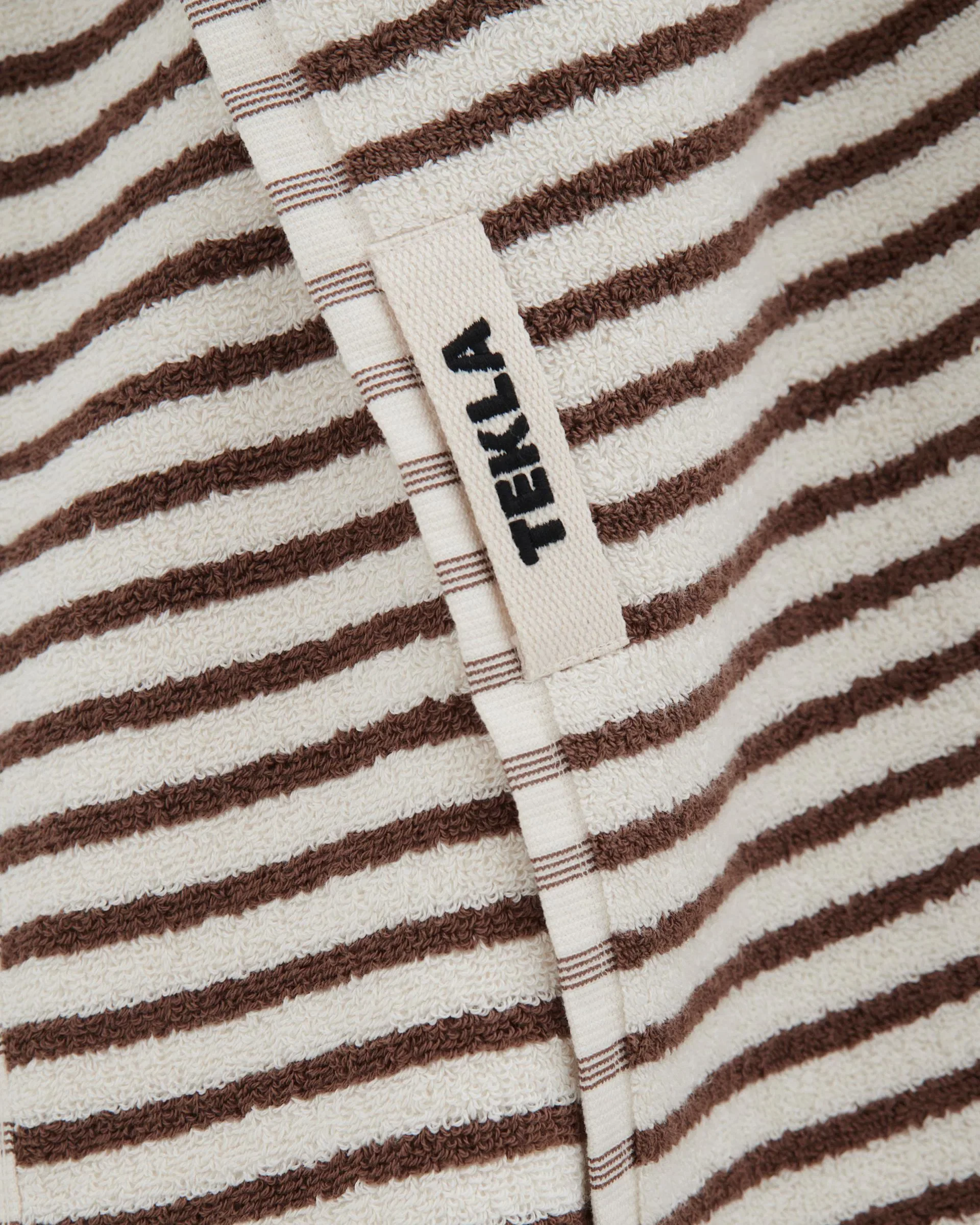 towels_kodiak-stripes-tekla-striped-brown-set.webp