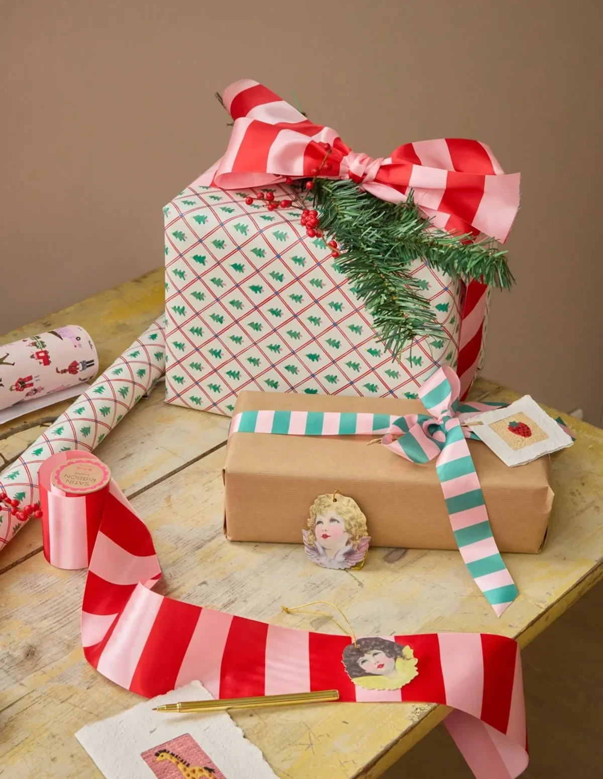 Wrap It Beautifully This Christmas 2025: The Ultimate Gift Wrapping and Card Guide for a Stylish Holiday