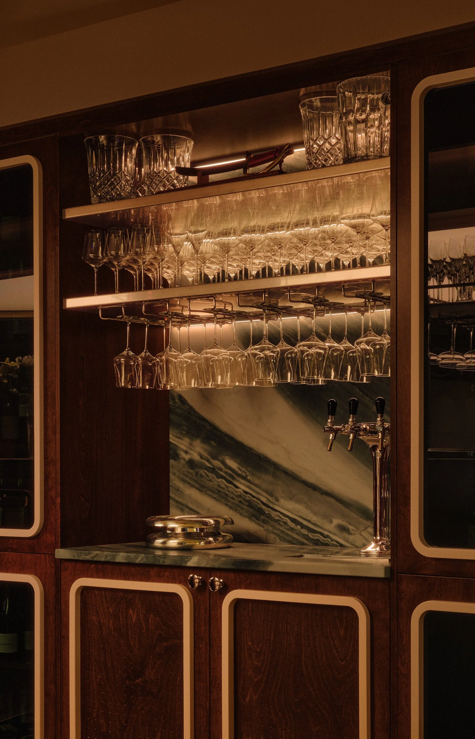 Limousine by Ivy Studio, Alex Lesage 8.jpg