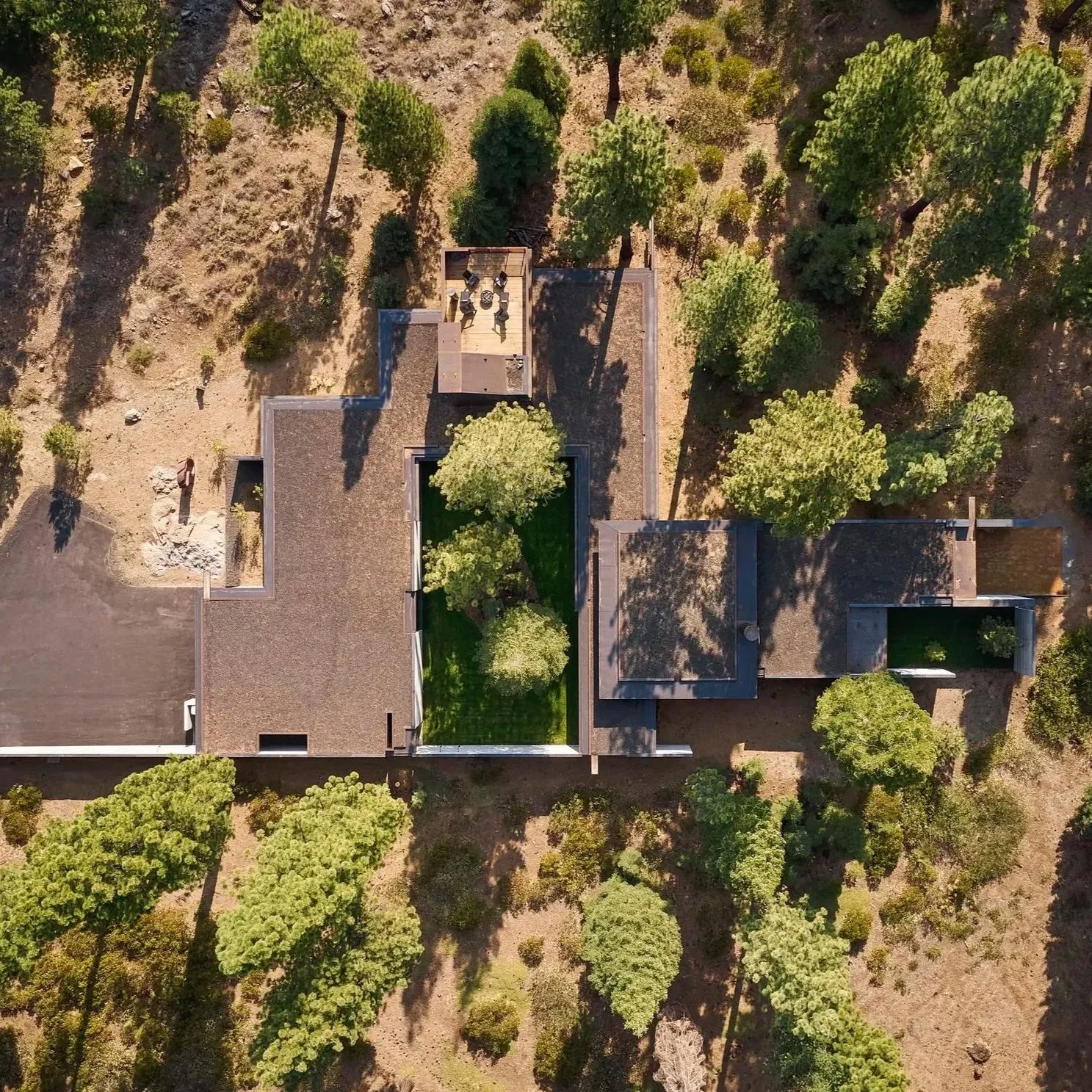 DH Extraordinary houses. US edition.jpg