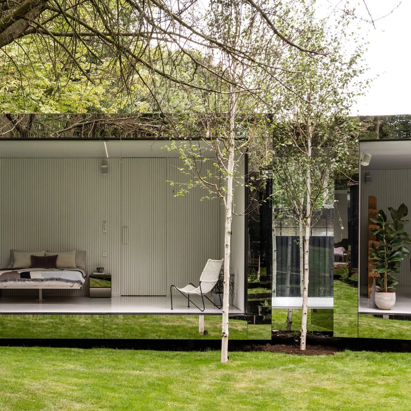 Invisible-House-bedroom. jpg