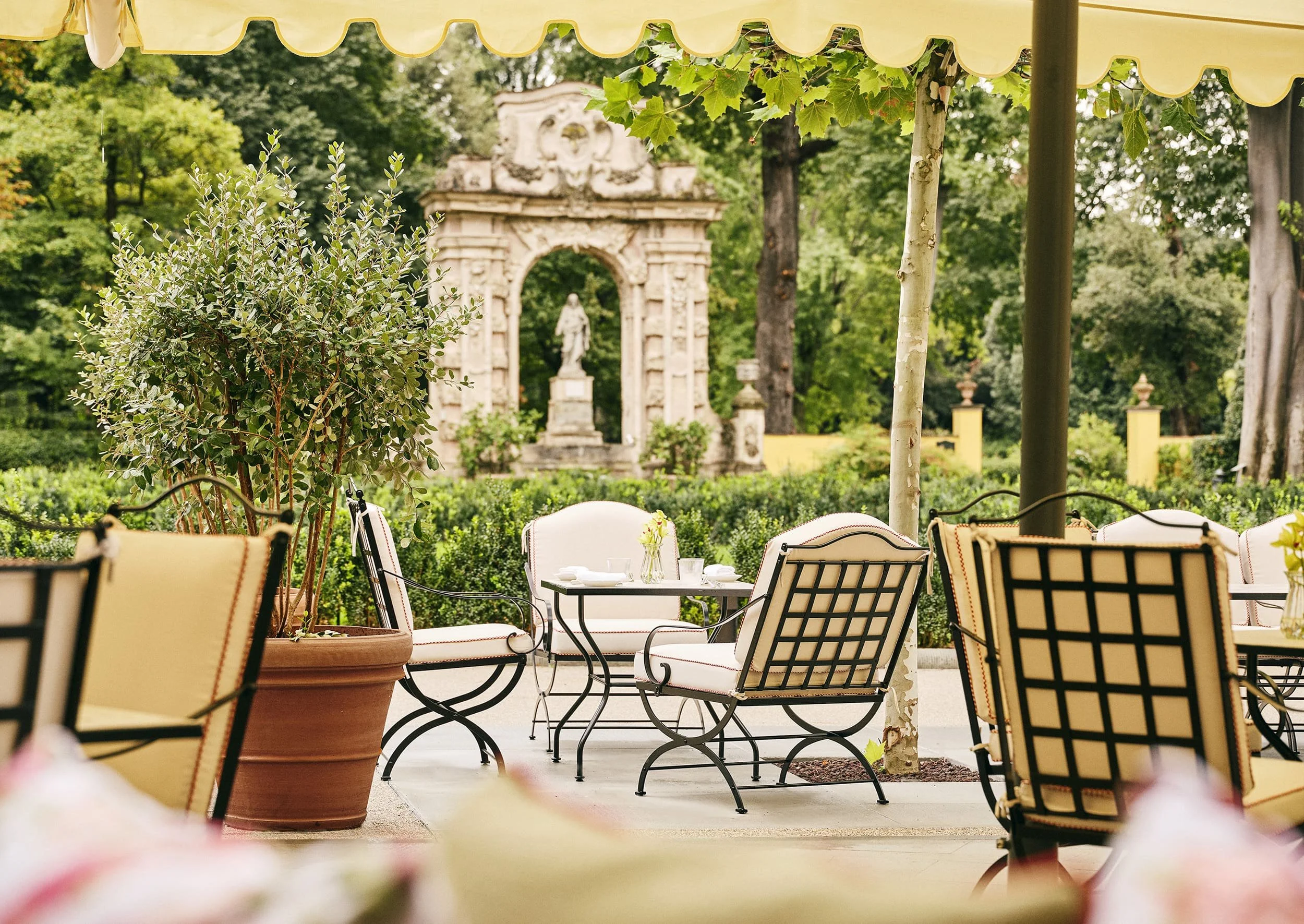 Onde restaurant terrace_credit Hospitality Builders.jpg