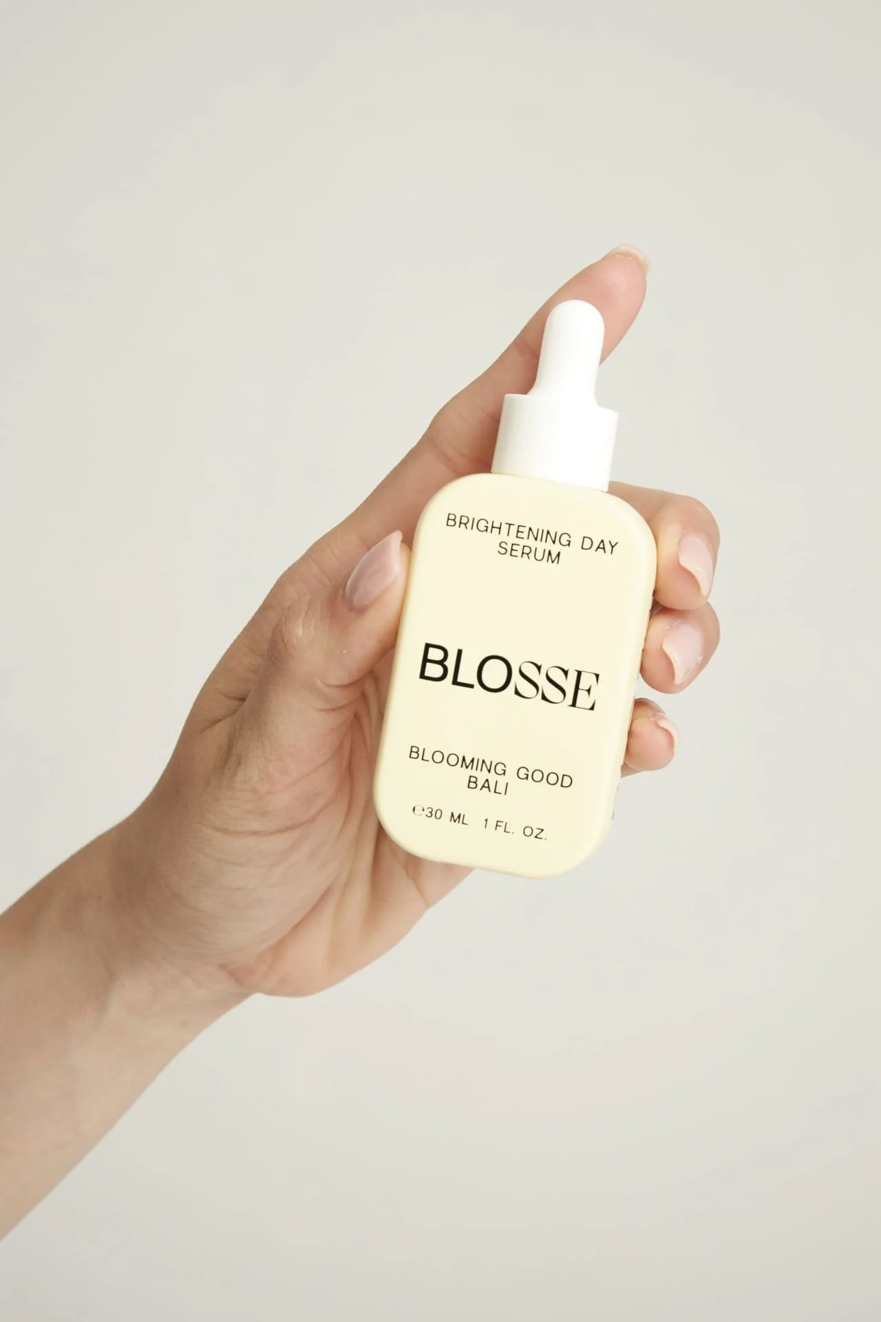 BLOSSE_brightning serum0117444.jpg