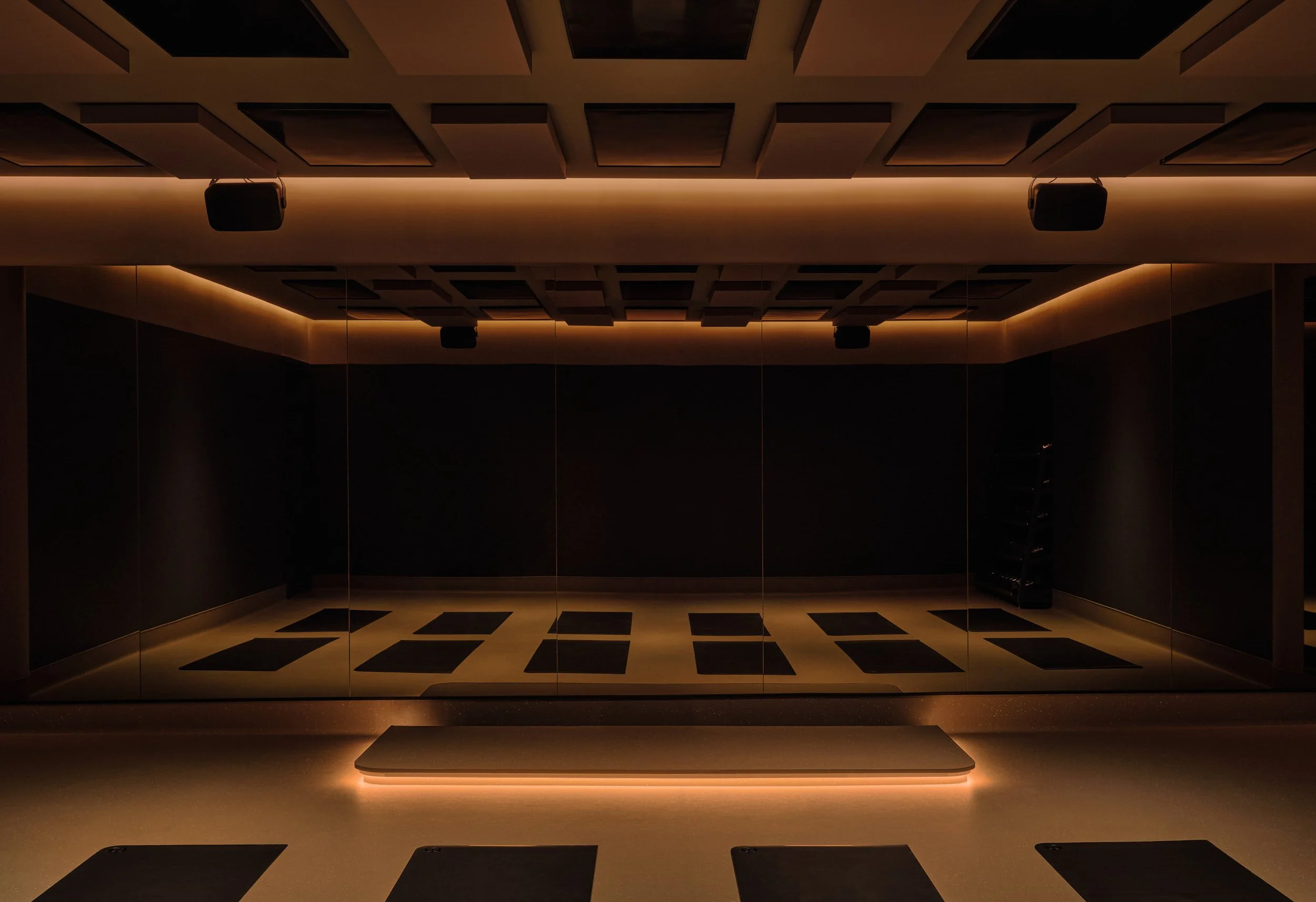 ere-studio-pilates-room-soft-light.jpg