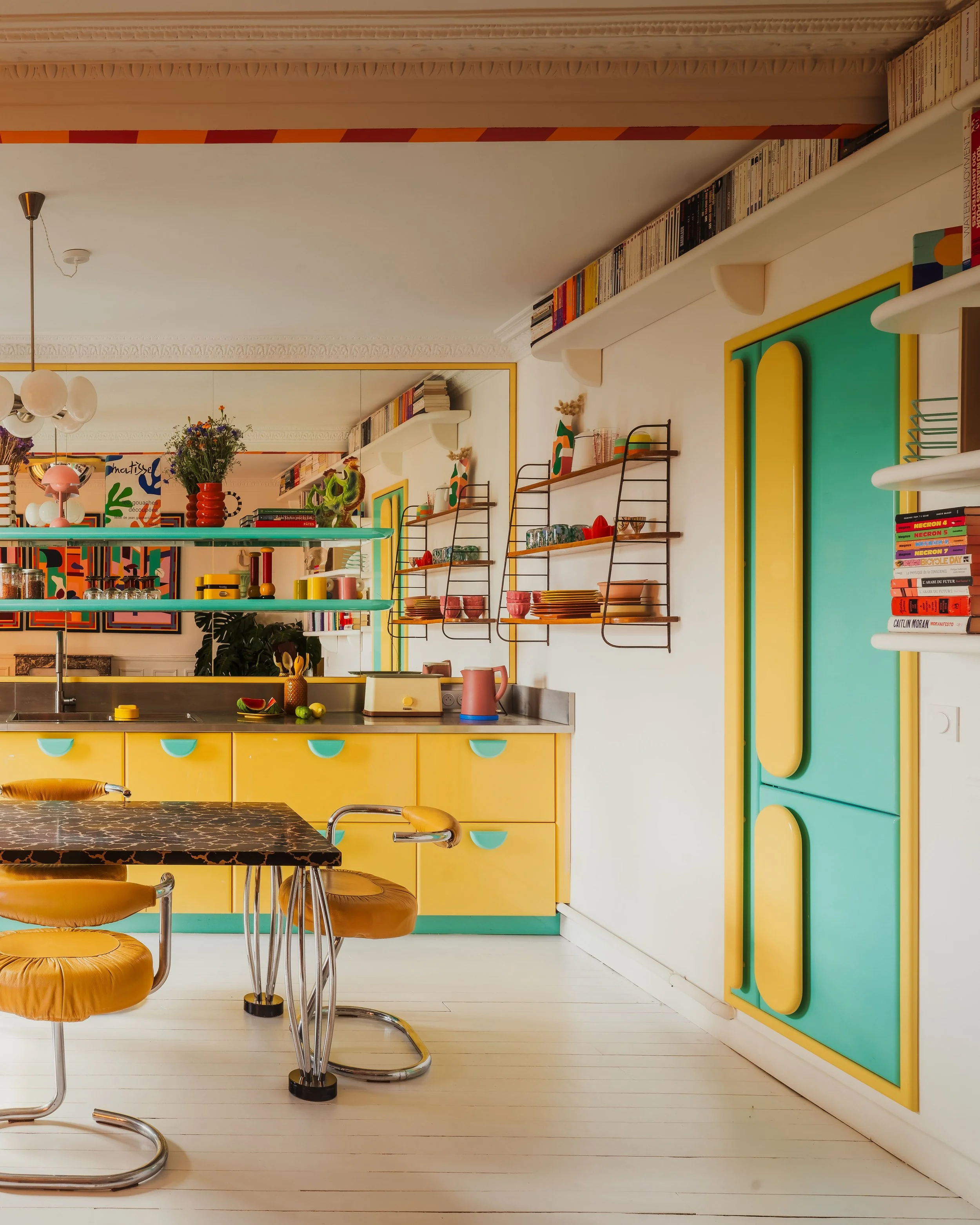 saint-ouen-apartment-kitchen-paris-glossy-cabinets.jpg