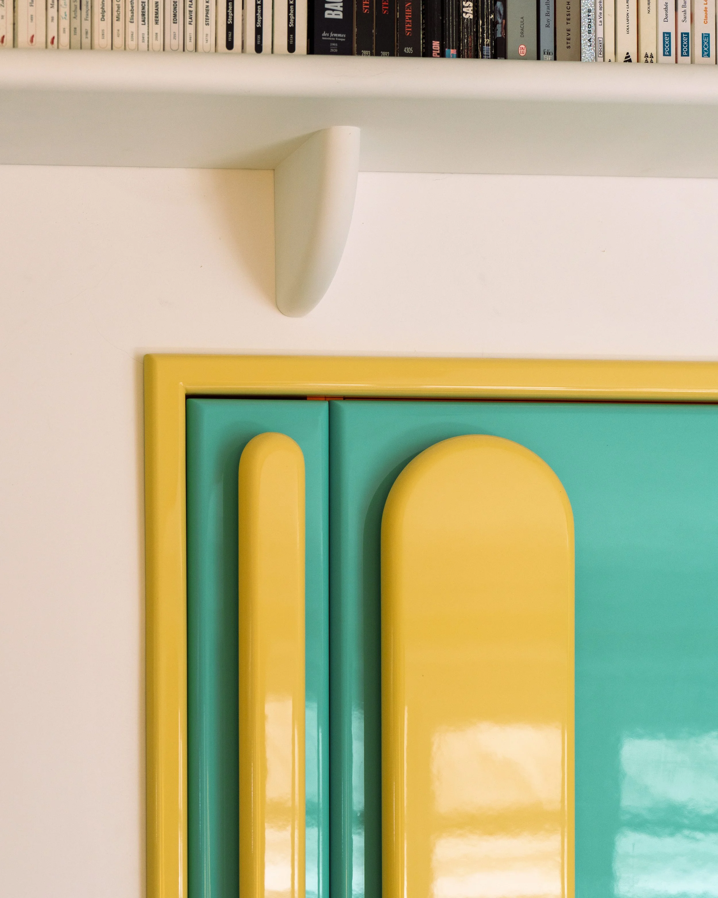 paris-kitchen-glossy-cabinets-yellow-turquoise.jpg