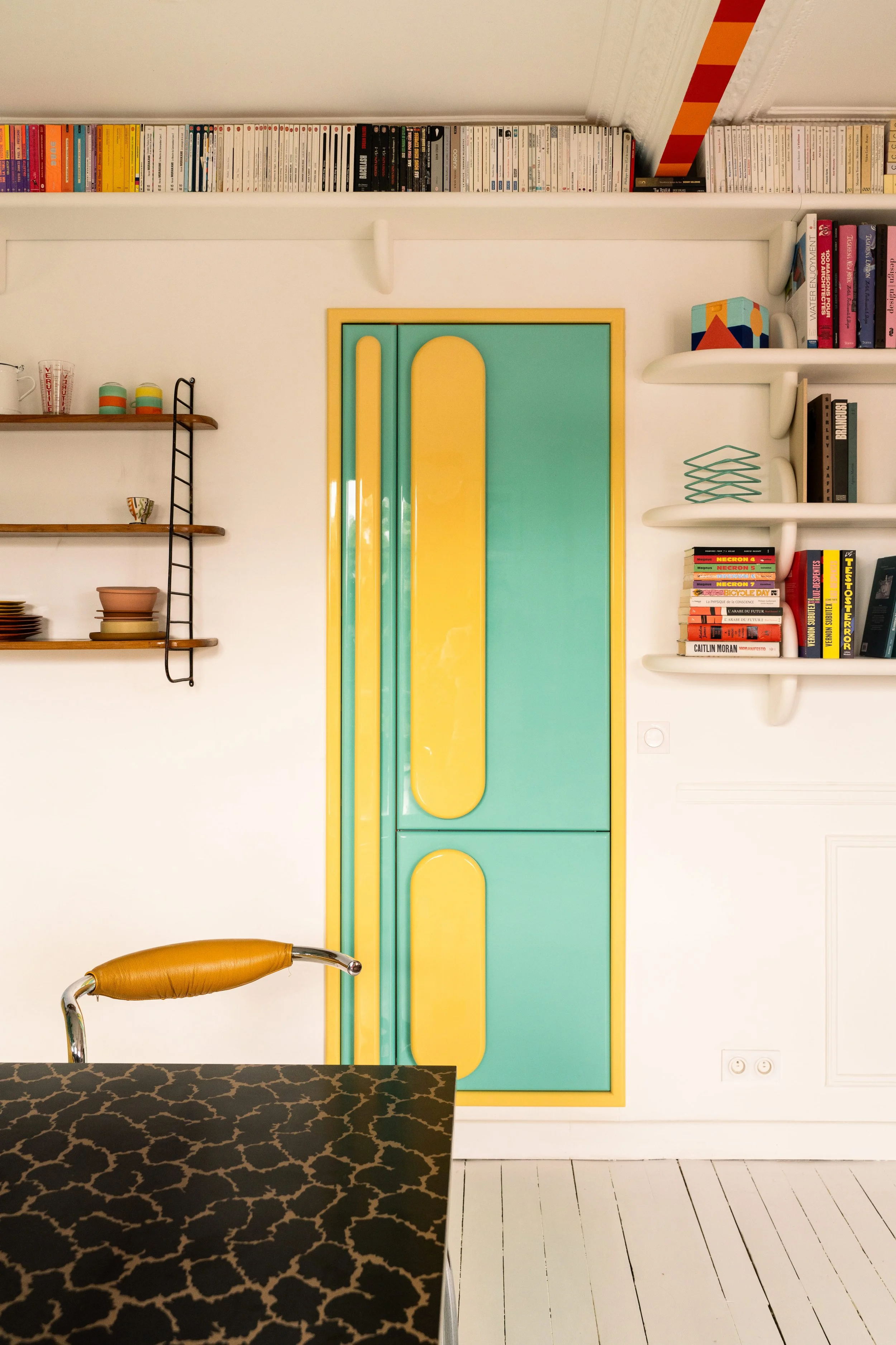 contemporary-paris-kitchen-design-lacquered-surfaces.jpg