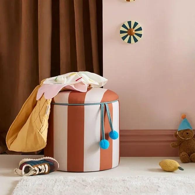 1001082-Pouffe-cylinder-1001060-Hooks-cirkus-E_3 SS26_Fill_800x1200_50_50_webp.webp