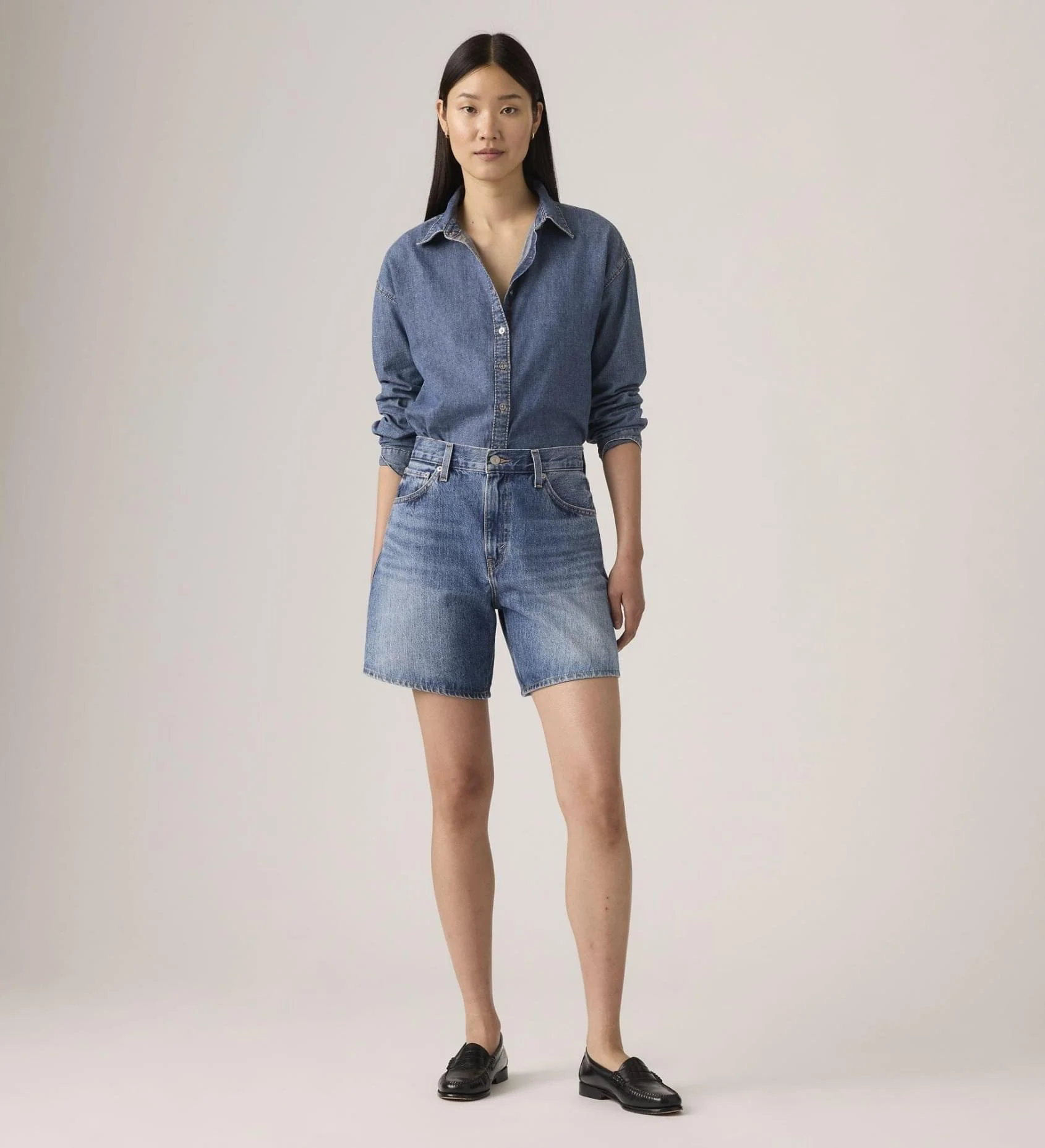 baggy-denim-shorts-above-the-knee-easy-silhouette