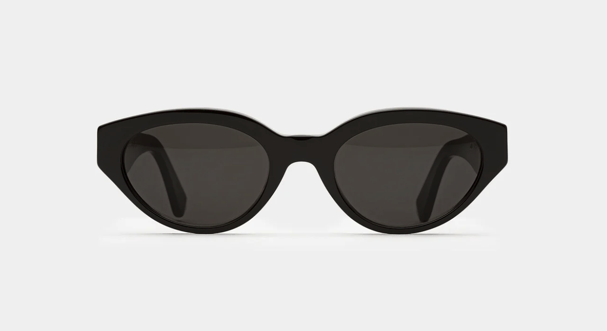 statement-sunglasses-black-frame-clean-modern-look