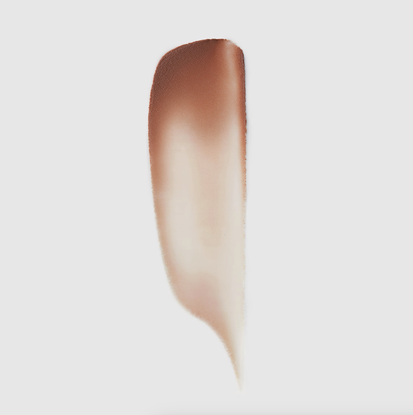 matte-lipstick-soft-blurred-natural-finish