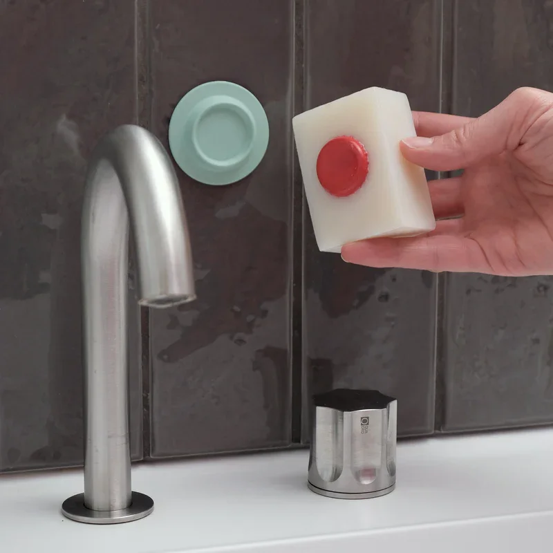 magnetic-soap-holder-clean-design-functional-detail