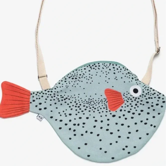 waterproof-bag-sea-inspired-design-everyday-use