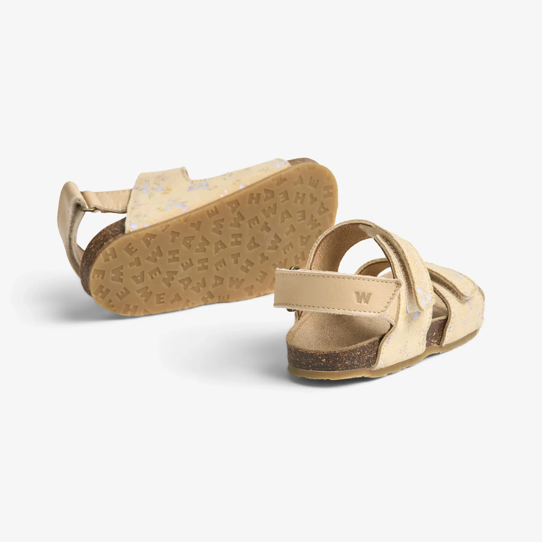 summer-sandals-delicate-design-lightweight-style