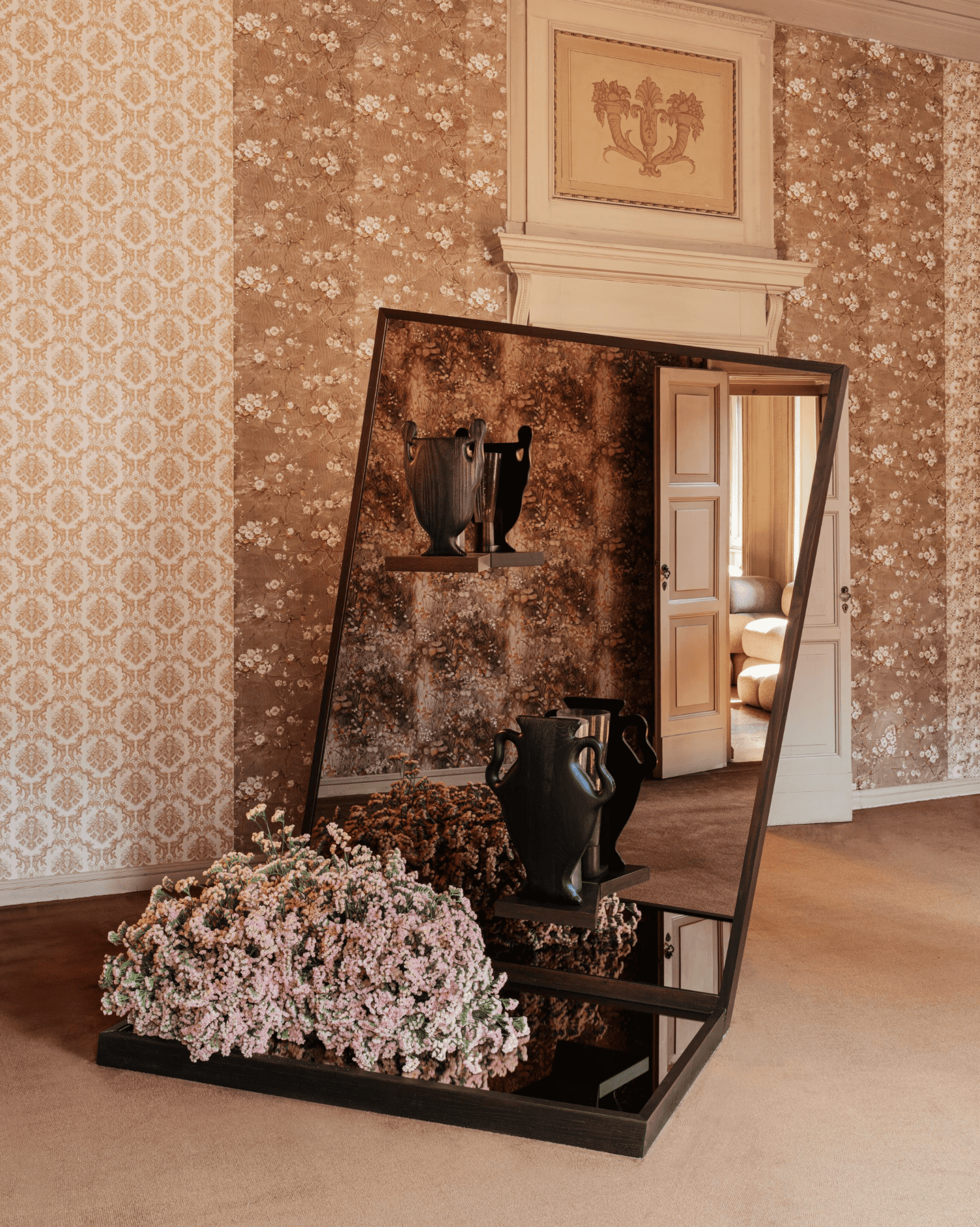 vase-hm-home-x-kelly-wearstler-milan-design-week-2026.png