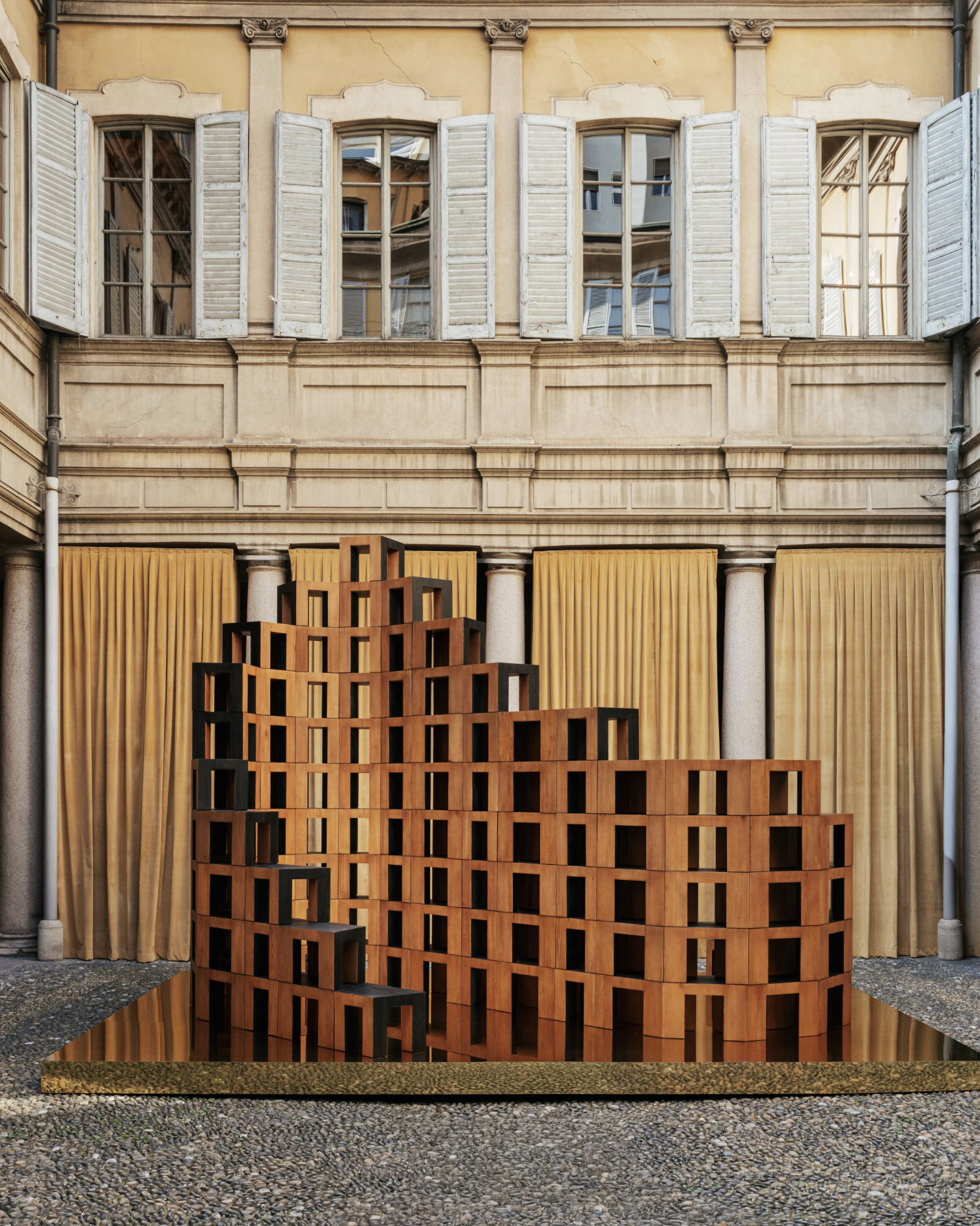 hm-home-x-kelly-wearstler-installation-2026.png