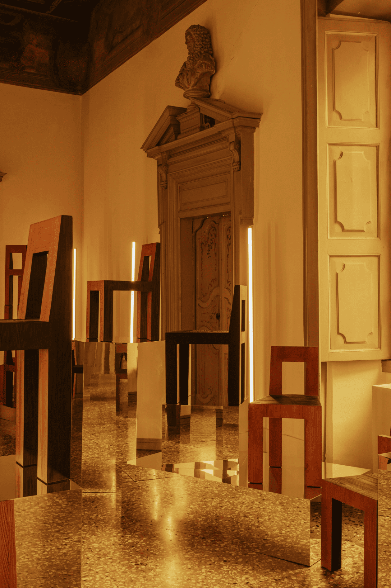 vase-hm-home-x-kelly-wearstler-milan-design-week-2026-4.png