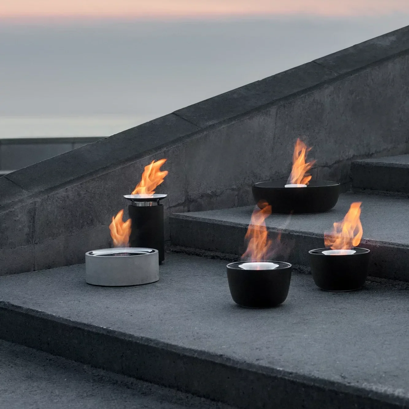 outdoor-fireplace-clean-design-reflective-surface