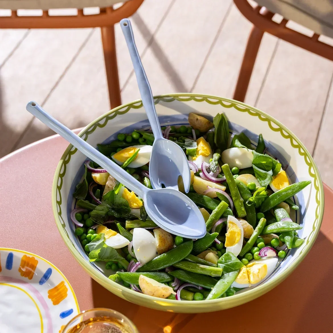 modern-salad-servers-minimal-design-refined-look