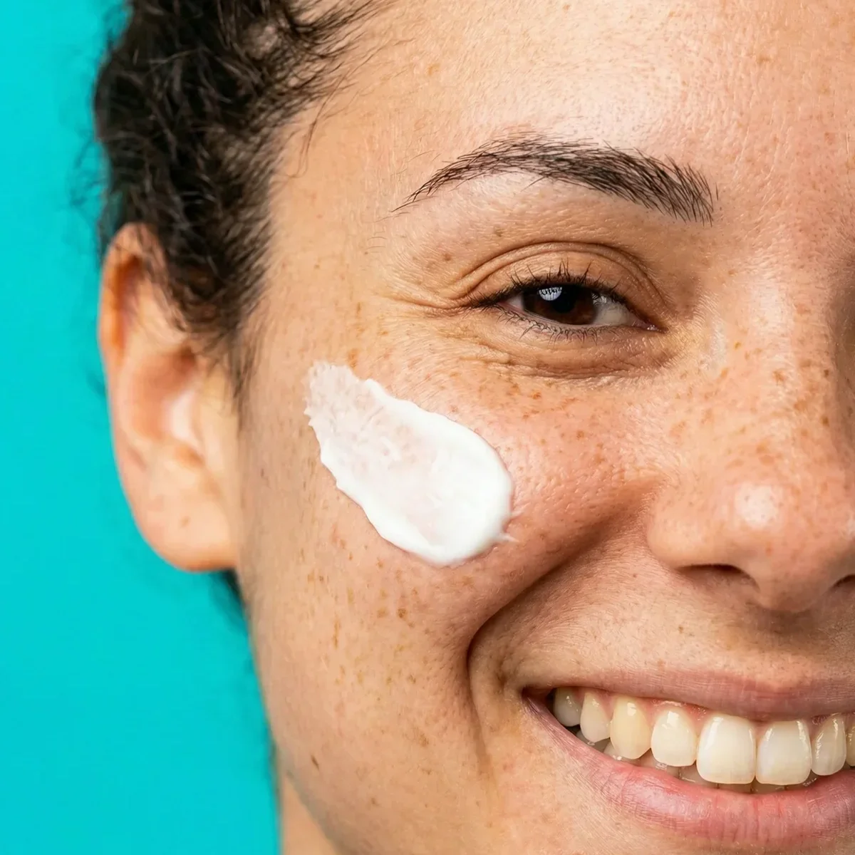 la-canopee-spf50-mineral-sunscreen-summer-essentials-styling