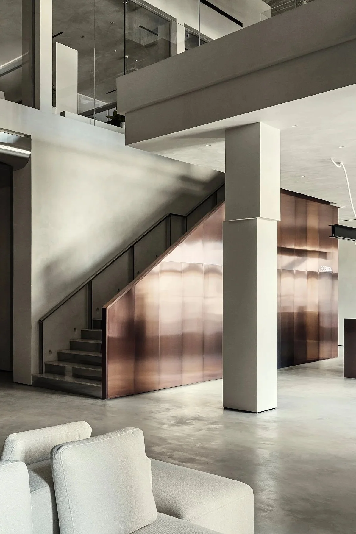 legenda-sales-office-st-petersburg-lounge-copper-staircase-reception