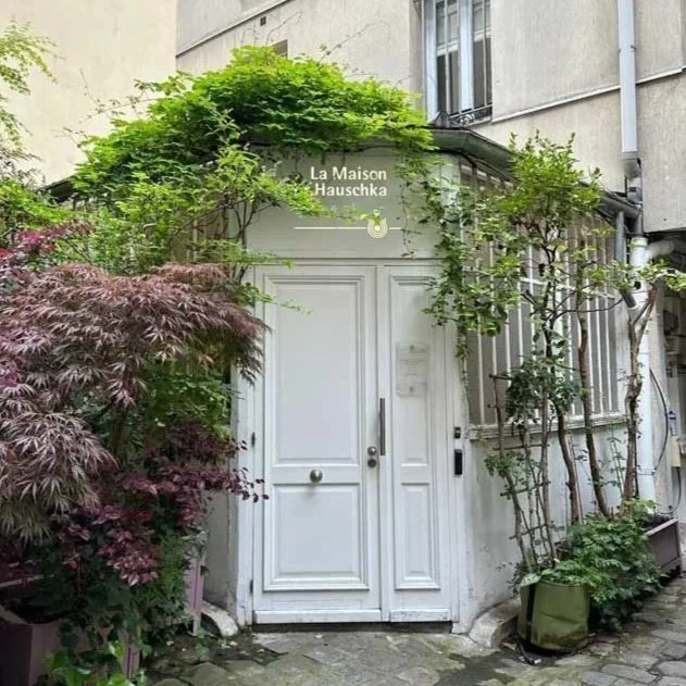 la-maison-dr-hauschka-paris-courtyard-entrance-plants (Copy) (Copy)