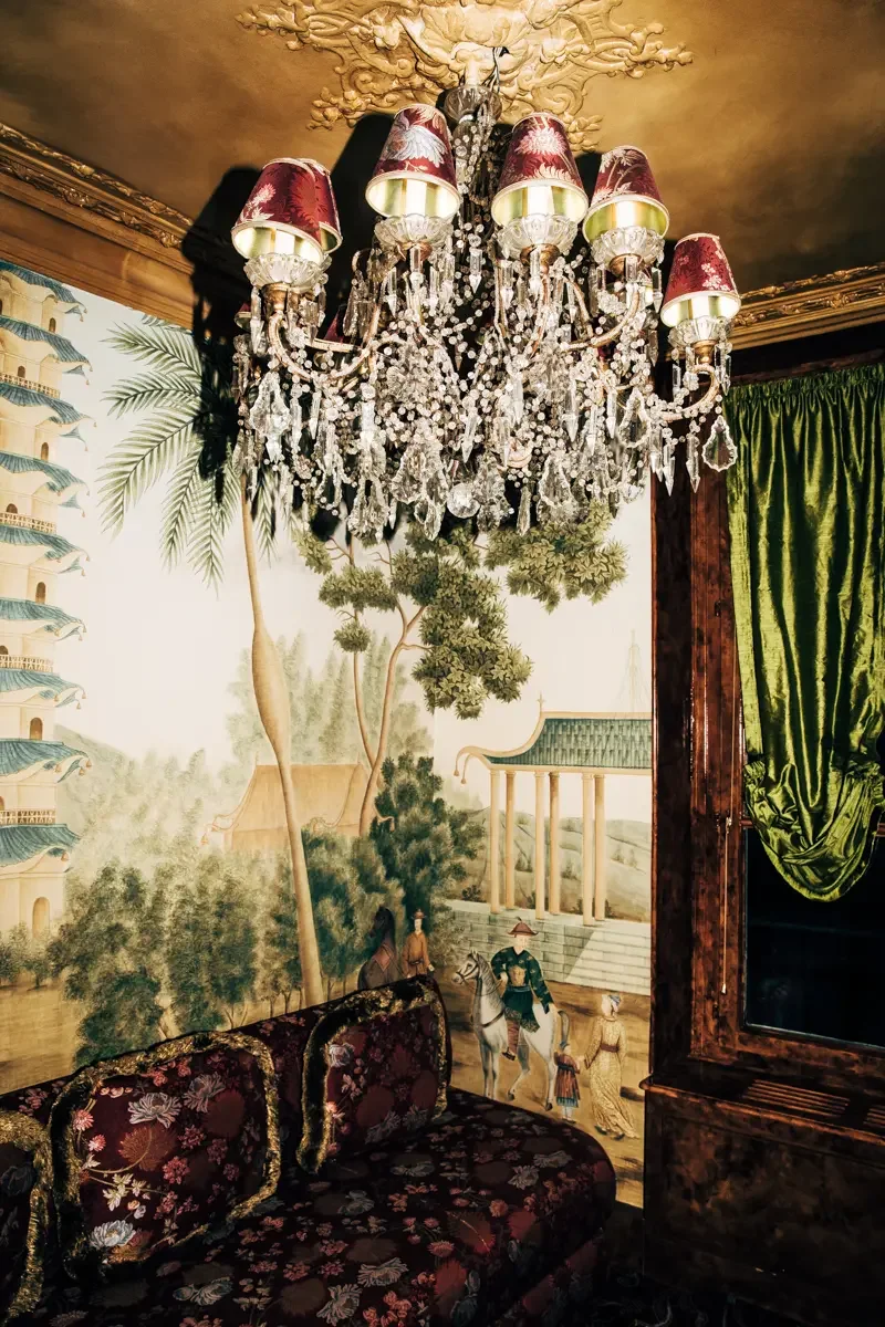 laperouse-paris-salon-chinoiserie-mural-crystal-chandelier-velvet