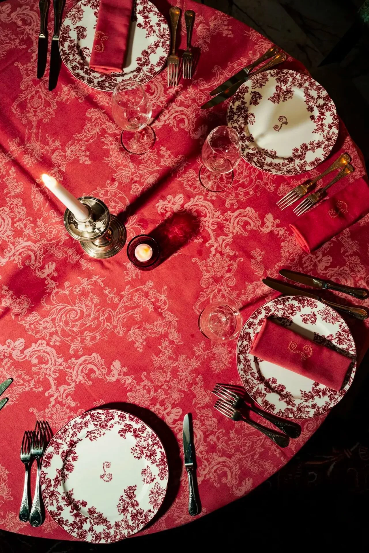 17:03Claude responded: laperouse-paris-table-setting-dior-maison-red-damask-porcelainlaperouse-paris-table-setting-dior-maison-red-damask-porcelain