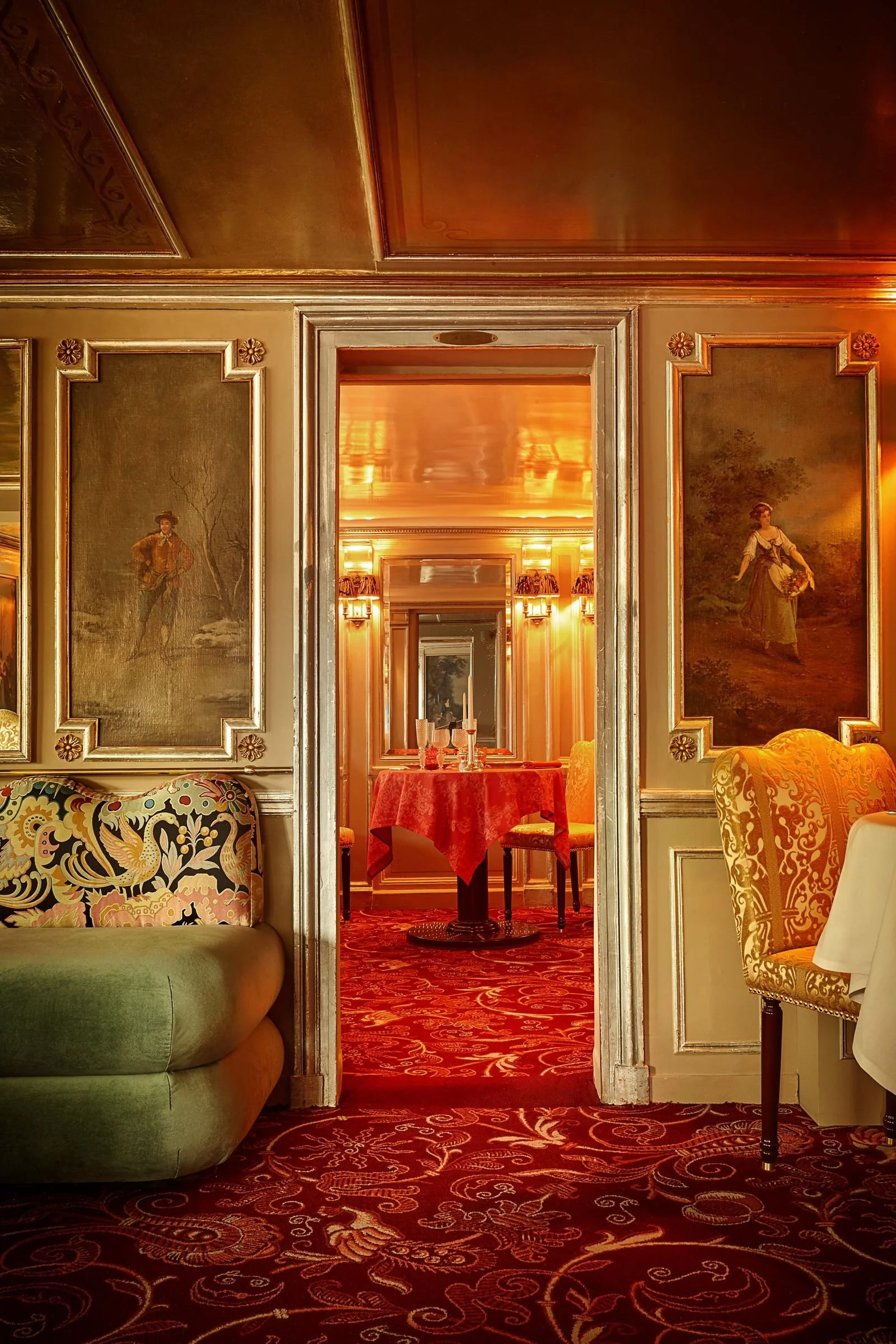 laperouse-paris-enfilade-salons-red-carpet-gold-interior-view