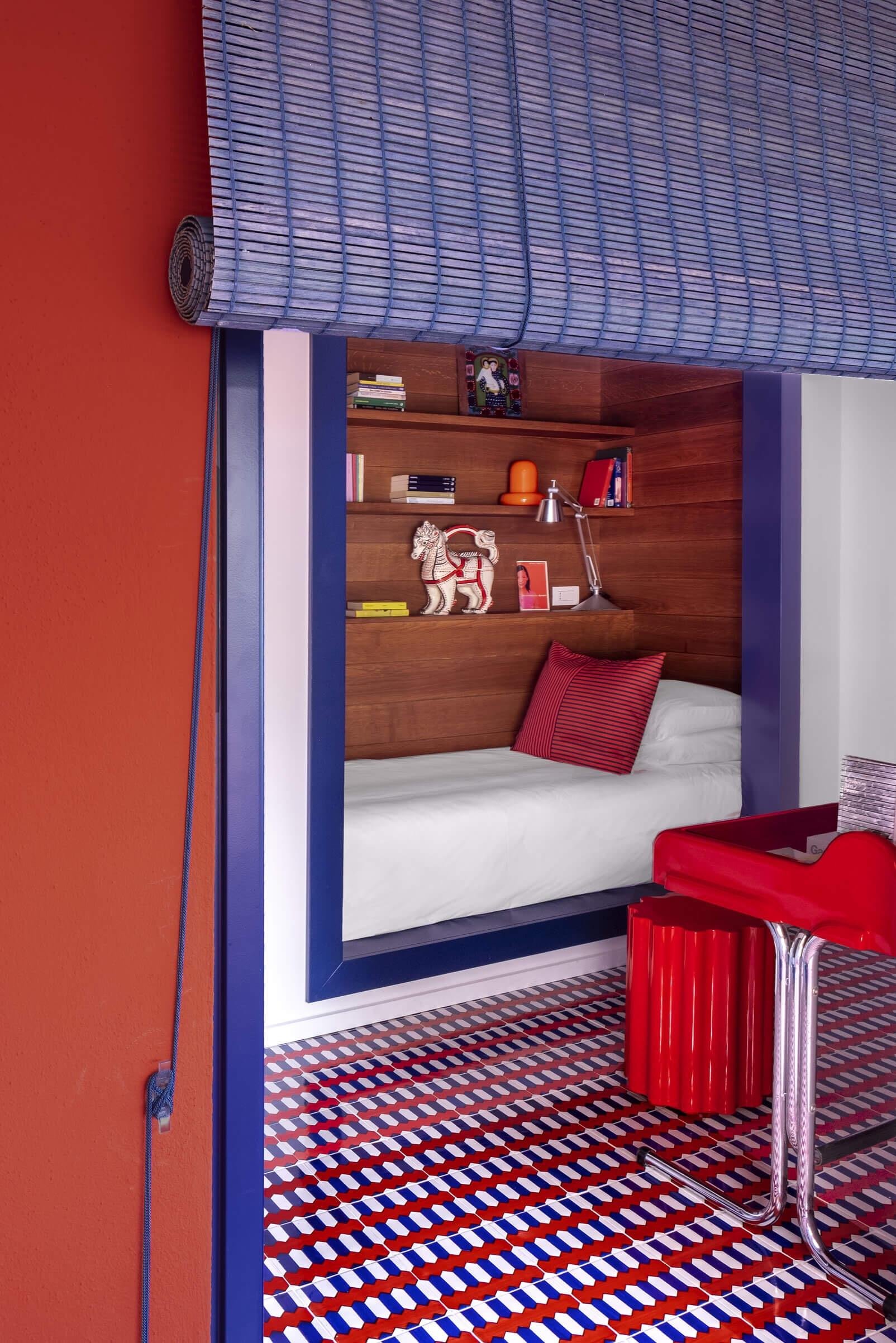 La-casa-single-bed-and-blinds.jpg