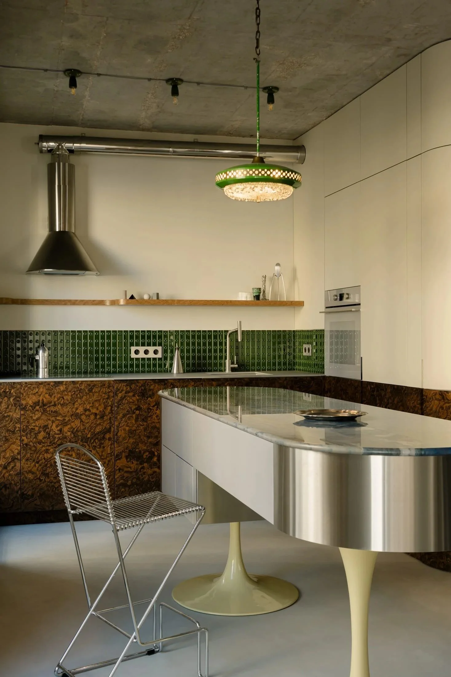 sesja-port-praski-mistovia-studio-warsaw-green-crystal-pendant-kitchen