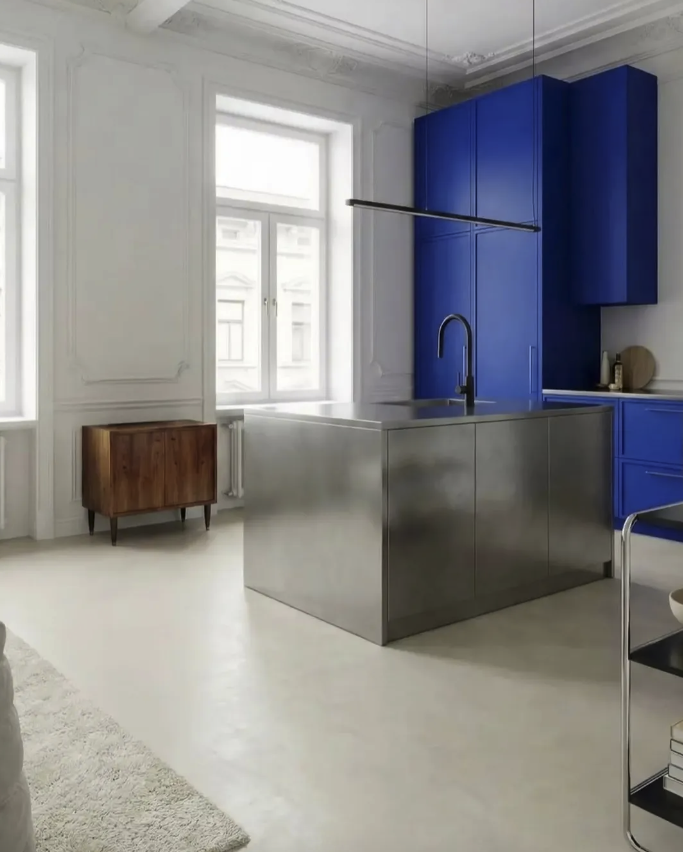 case-study-warszawa-w2-efem-studio-electric-blue-upper-units-steel-island