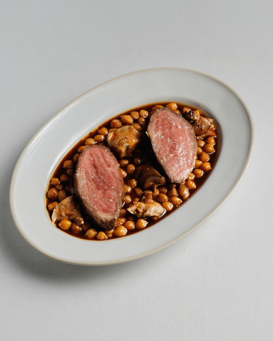 oficio-lisbon-cozido-grao-presa-porco-alentejano-portuguese-dish