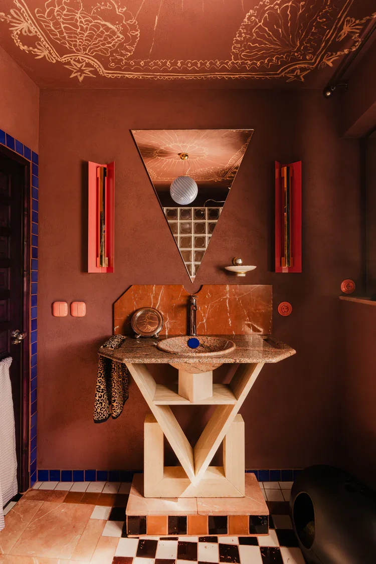 vetro-murano-table-lamp-bold-interior-colour-maximalist-setting