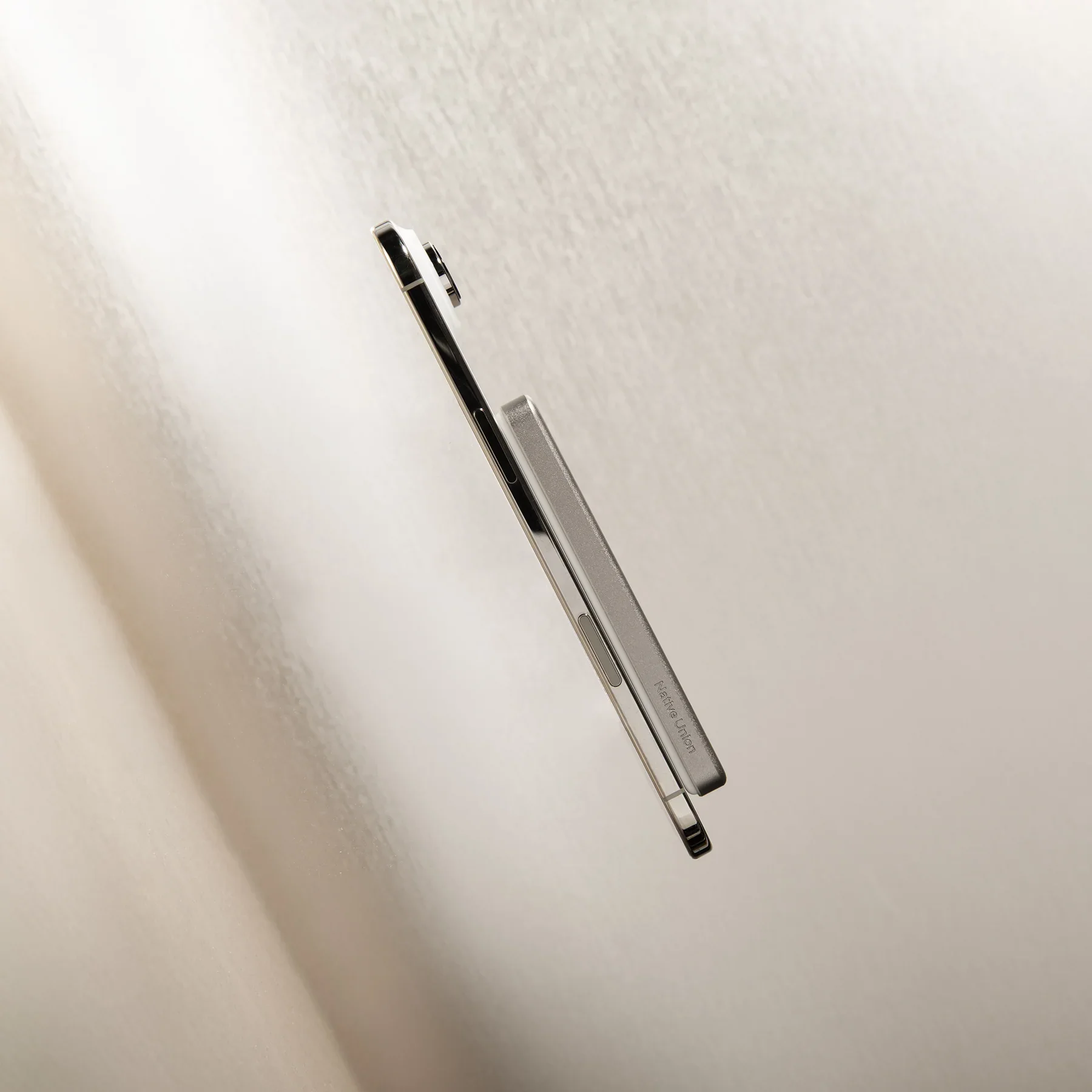 native-union-magnetic-power-bank-matte-aluminium-minimal-design