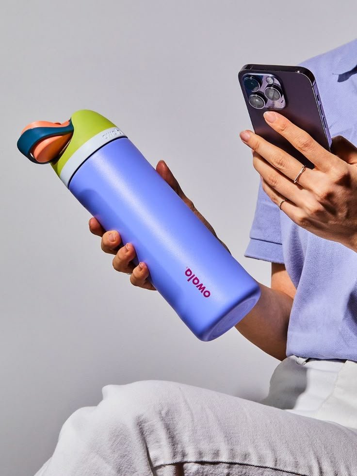 owala-freesip-water-bottle-vacuum-insulated-leakproof-office-essentials