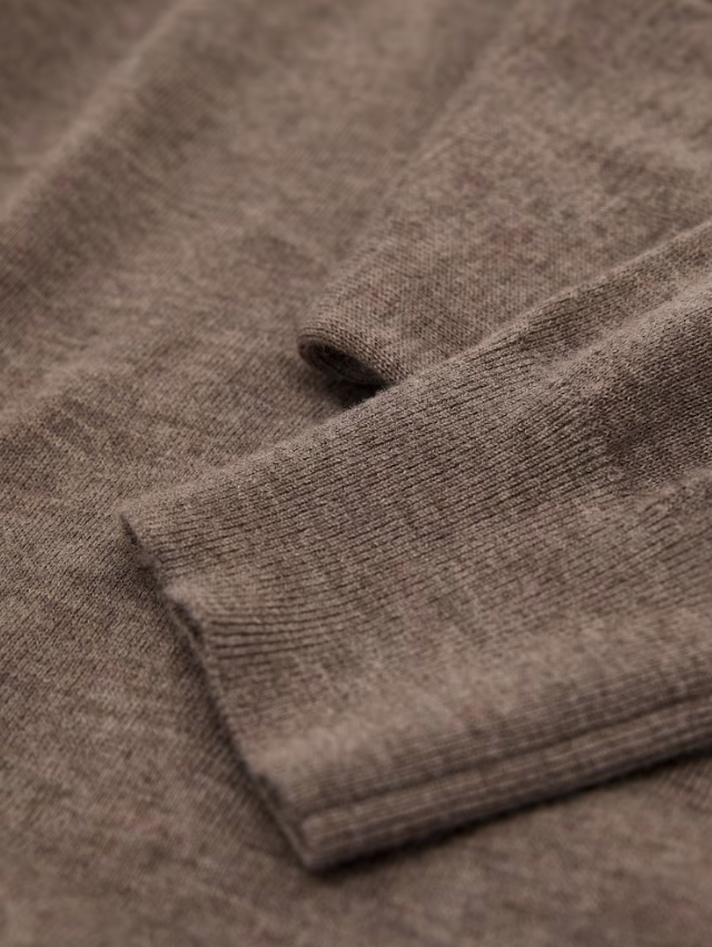 reiss-paris-merino-v-neck-detail-soft-knitwear-texture