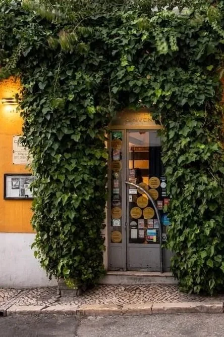 come-prima-lapa-lisbon-italian-restaurant-entrance