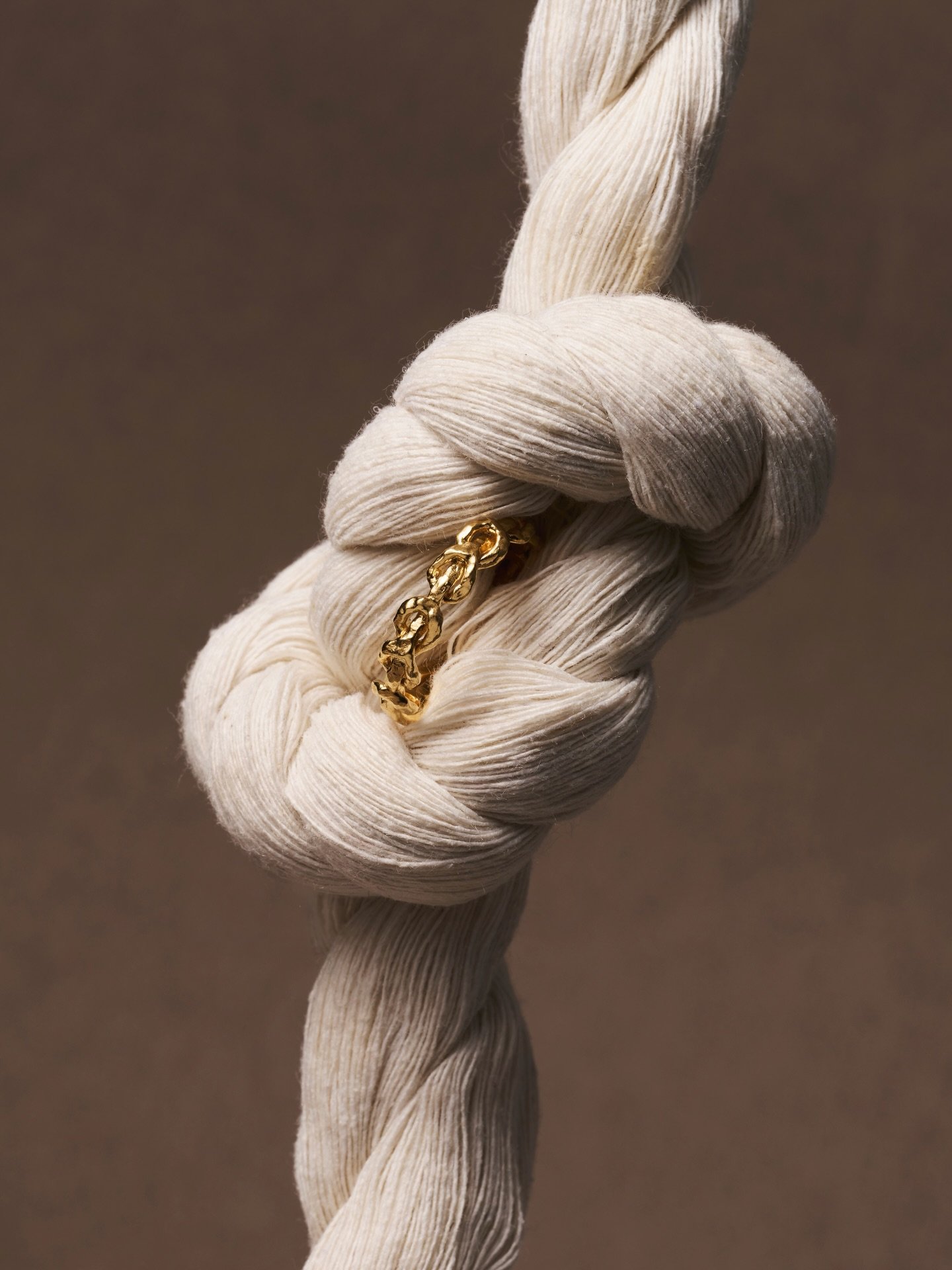 agapee-nodi-ring-minimalist-gold-jewellery-everyday-style